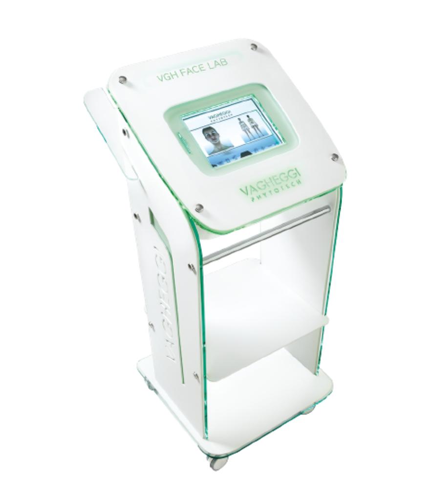 Aesthetic treatment device console with green illumination and screen