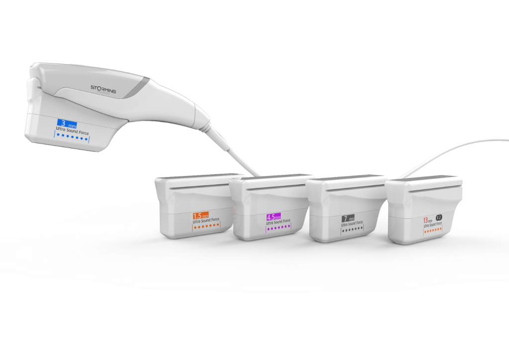 Aesthetic handpiece with a set of treatment cartridges